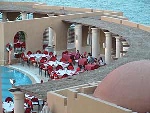 Tafel am Pool - Ocean View